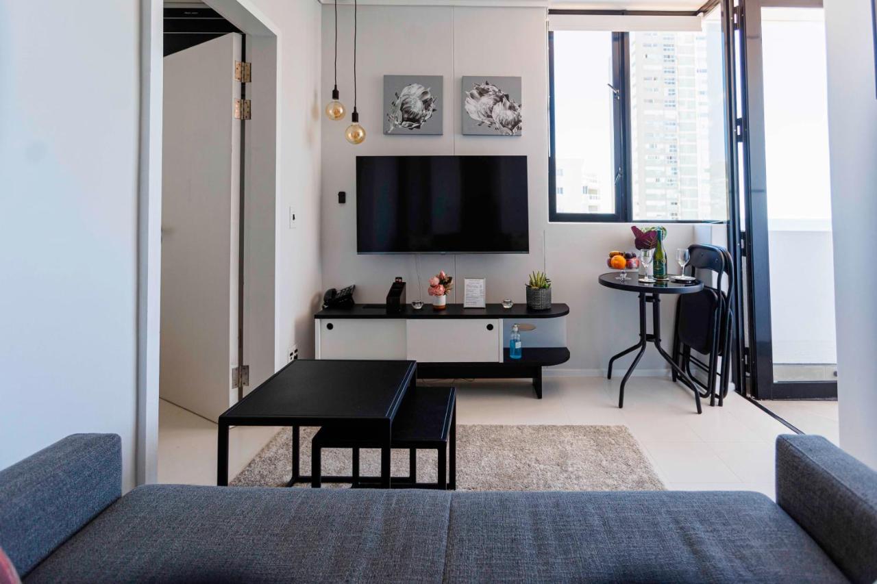 Flamingo Sea Point Sea View Luxury Best Position 1 Bedroom Apartment Queen Size Bed & Inverter For Tv 케이프타운 외부 사진